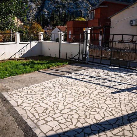 Bugi Lägenhet Kotor Exteriör bild