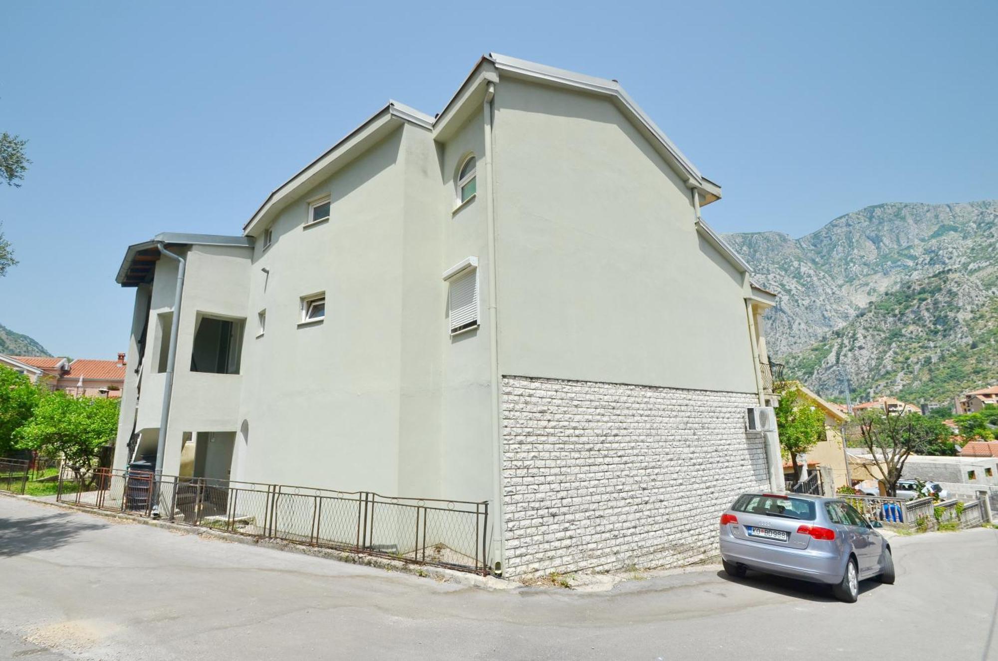 Bugi Lägenhet Kotor Exteriör bild
