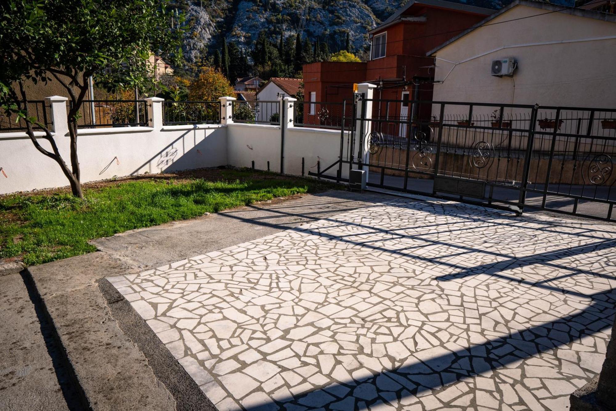 Bugi Lägenhet Kotor Exteriör bild