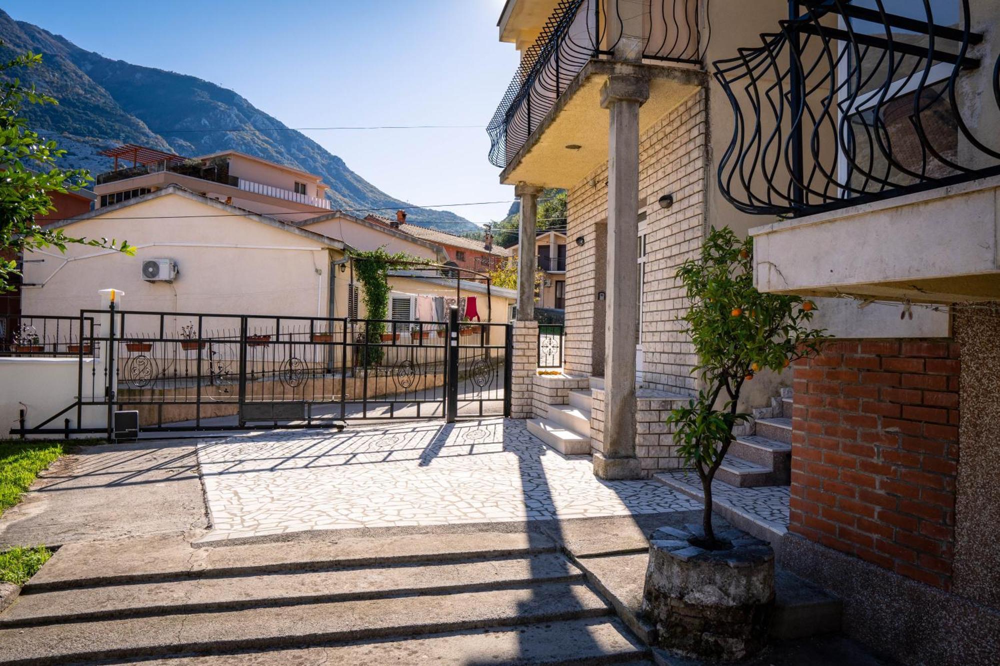 Bugi Lägenhet Kotor Exteriör bild