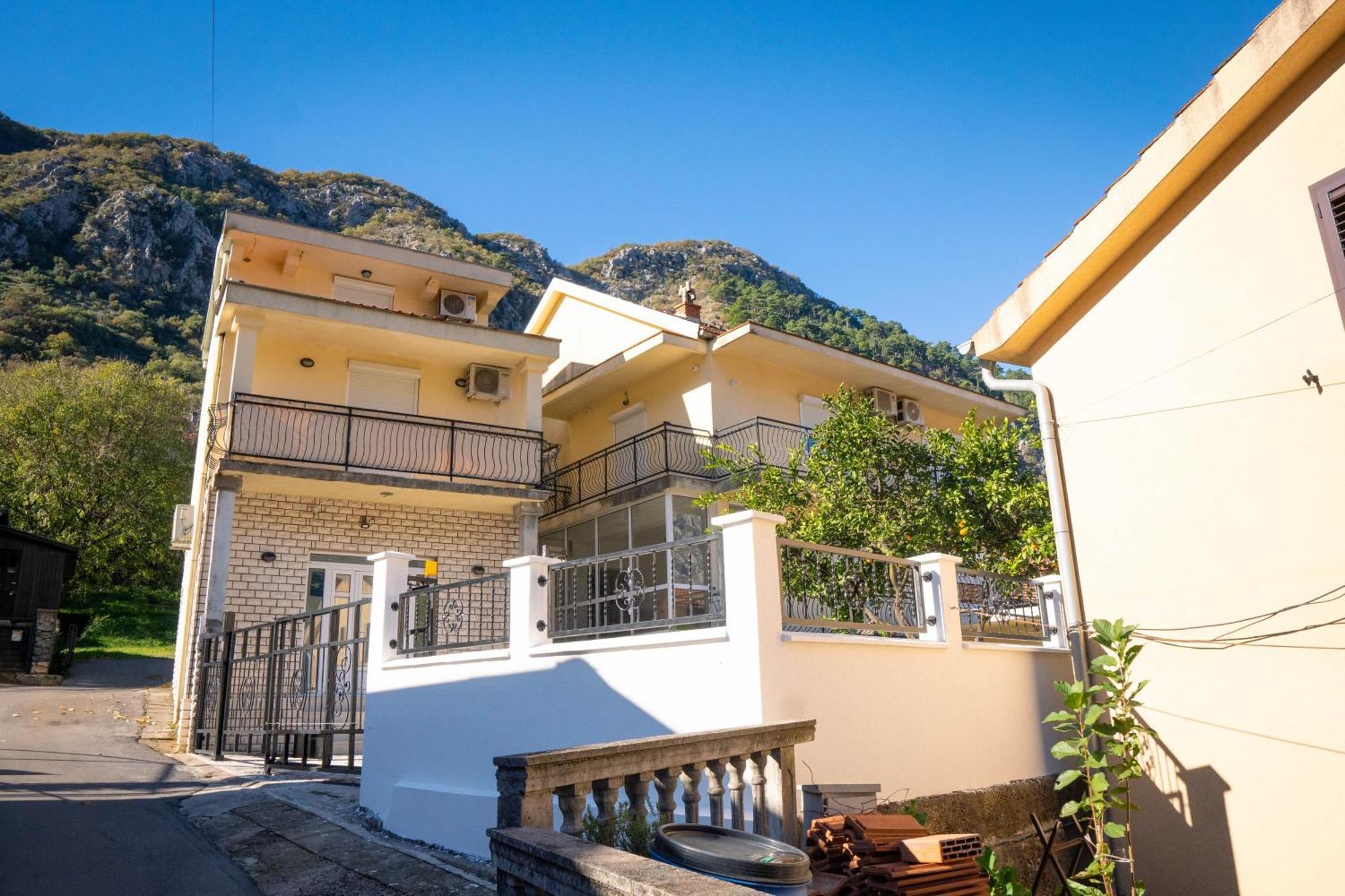 Bugi Lägenhet Kotor Exteriör bild