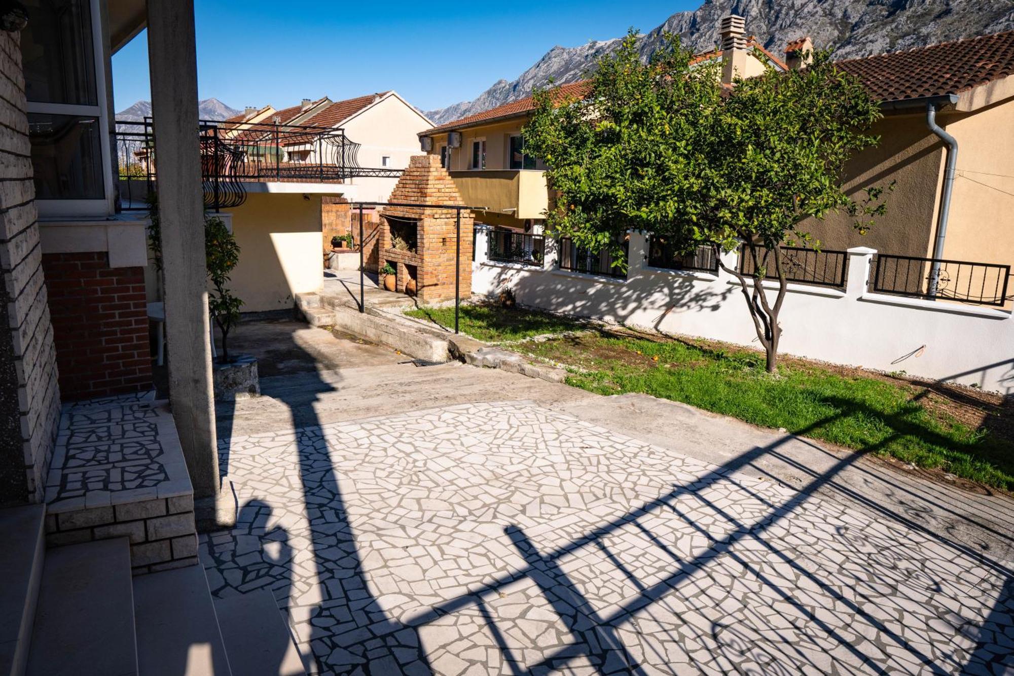 Bugi Lägenhet Kotor Exteriör bild
