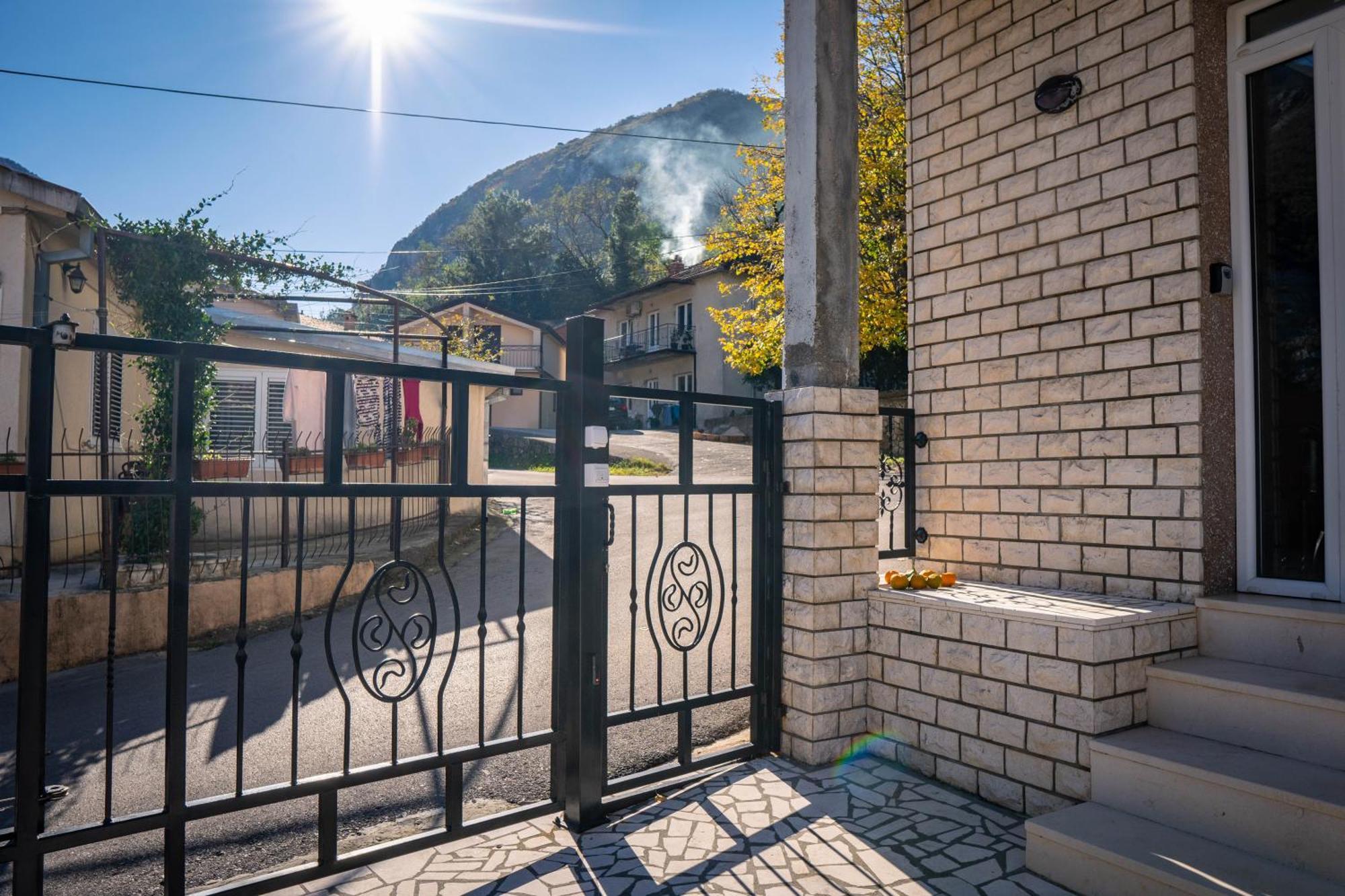 Bugi Lägenhet Kotor Exteriör bild